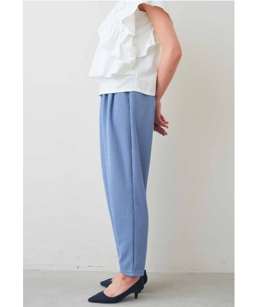 IEDIT（イディット）の「ＩＥＤＩＴ　吸汗速乾＆裏メッシュ素材の国産快適タックテーパードパンツ（スラックス・レディース・ブラック/グレイッシュベージュ/ネイビー/サックスブルー・M/L/LL/3L/S/4L）」の9枚目の写真