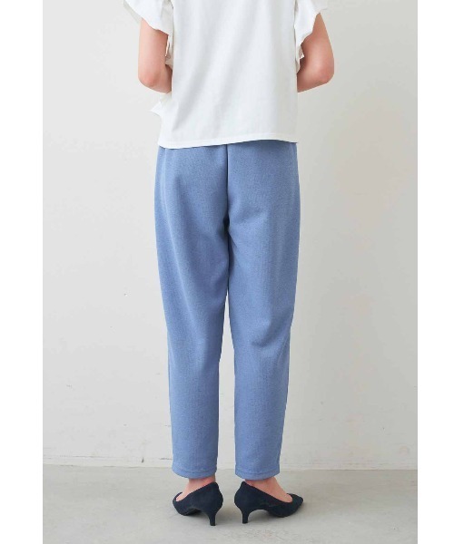 IEDIT（イディット）の「ＩＥＤＩＴ　吸汗速乾＆裏メッシュ素材の国産快適タックテーパードパンツ（スラックス・レディース・ブラック/グレイッシュベージュ/ネイビー/サックスブルー・M/L/LL/3L/S/4L）」の10枚目の写真