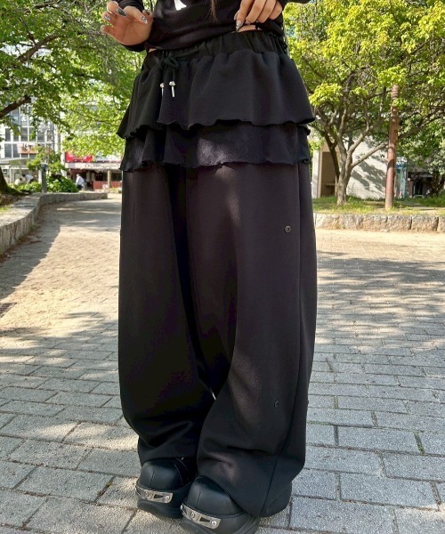 [FANCY CLUB] FRILL LACE BUTTON SWEATPANTS★韓国★関税込み★ セール】【FANCY CLUB】FRILL LACE BUTTON SWEATPANTS
