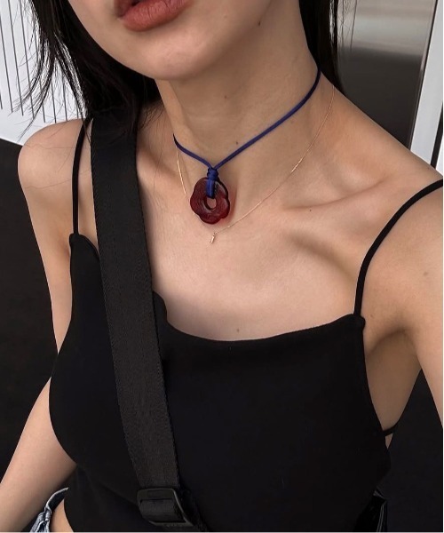 Ameri（アメリ）の「HAND CRAFT GLASS FLOWER NECKLACE（ネックレス・レディース・カーキ/ブラック/クリア/レッド・FREE）」の3枚目の写真