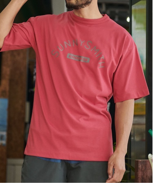 Sunny Smith（サニースミス）の「【SUNNY SMITH】 Cool Smith GDS Print SS Tee（Tシャツ/カットソー・メンズ・レッド/チャコールグレー/オフホワイト・LARGE/MEDIUM）」の4枚目の写真