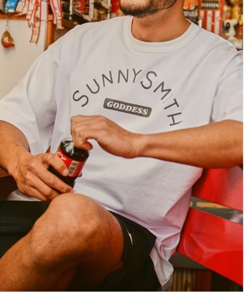 Sunny Smith（サニースミス）の「【SUNNY SMITH】 Cool Smith GDS Print SS Tee（Tシャツ/カットソー・メンズ・レッド/チャコールグレー/オフホワイト・LARGE/MEDIUM）」の6枚目の写真