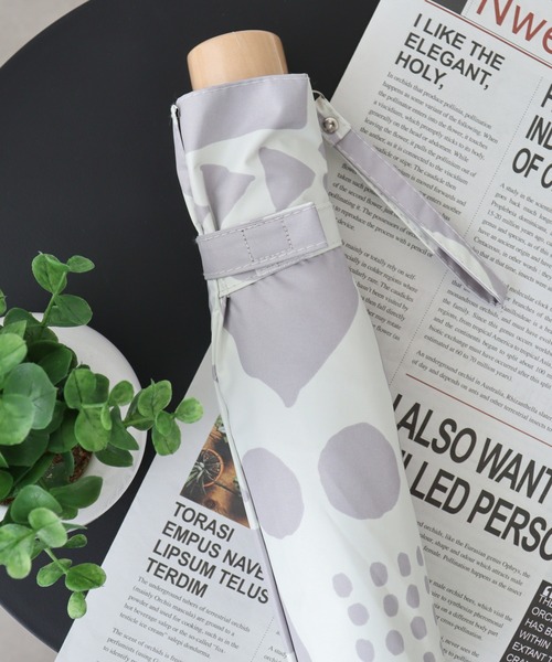 FUNALIVE（ファンアライブ）の「柄×柄晴雨兼用折りたたみ日傘（折りたたみ傘・メンズ・グリーン系/ブラック系1/オレンジ/ブラック系/ブルー系/グリーン系1/ブルー/ホワイト系3/ブラック系2/アイボリー/ライトブルー/ブラック/ホワイト系/ホワイト系1/ホワイト系2/ホワイト系4/ブラック系3/ホワイト系6/ネイビー/ホワイト系5/ブラック系4/グレー/サックスブルー/ブラック系5・F）」の6枚目の写真