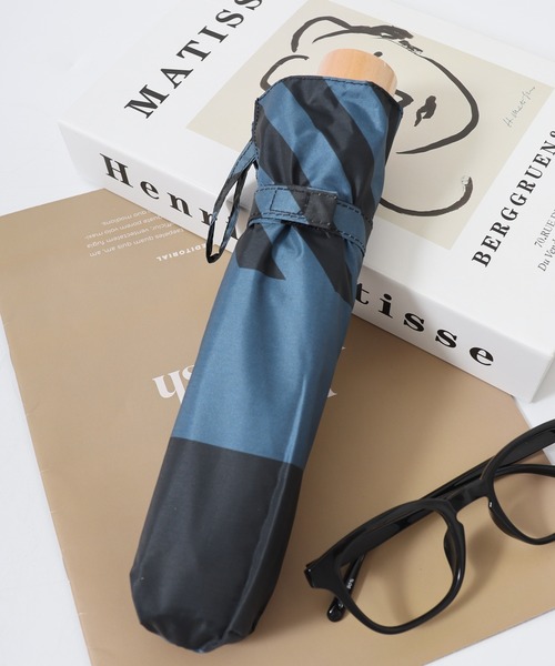 FUNALIVE（ファンアライブ）の「柄×柄晴雨兼用折りたたみ日傘（折りたたみ傘・メンズ・グリーン系/ブラック系1/オレンジ/ブラック系/ブルー系/グリーン系1/ブルー/ホワイト系3/ブラック系2/アイボリー/ライトブルー/ブラック/ホワイト系/ホワイト系1/ホワイト系2/ホワイト系4/ブラック系3/ホワイト系6/ネイビー/ホワイト系5/ブラック系4/グレー/サックスブルー/ブラック系5・F）」の15枚目の写真