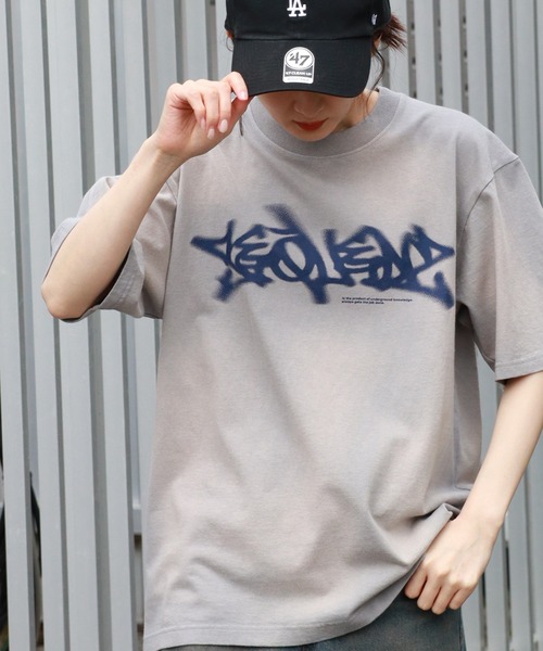 SEQUENZ（シークエンズ）の「【SEQUENZ/シークエンズ】別注 ヴィンテージライクフェード加工 半袖Tシャツ（Tシャツ/カットソー・メンズ・ブラック/ライトグレー/ブラウン系/ネイビー系/ライトグレー系/ブラウン/ブラック系/ネイビー/グリーン系・S/XL/M/L）」の3枚目の写真