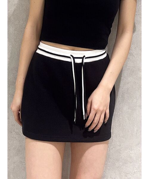 GYDA（ジェイダ）の「GDバイカラースカートライクショートパンツ（スカート・レディース・オフホワイト/ブラック/ベージュ・FREE）」の4枚目の写真