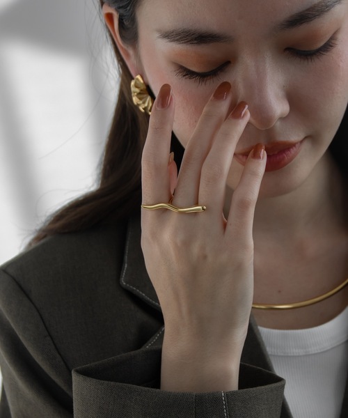 abaskdesign(アバスクデザイン)の「金属アレルギー対応 ニュアンスラインリング(リング・レディース・ゴールド/シルバー・15号)」の3枚目の写真