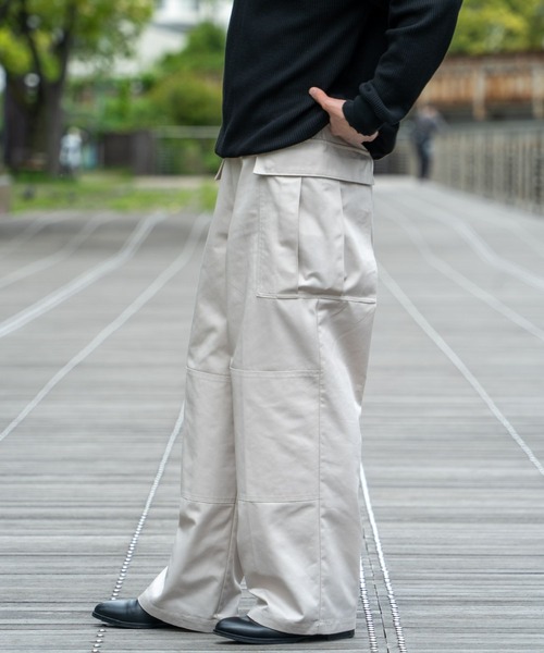 FCTY.(エフシーティーワイ)の「FCTY.ミリタリーカーゴパンツ(カーゴパンツ・メンズ・アイボリー/ブラック・MEDIUM/LARGE)」の4枚目の写真