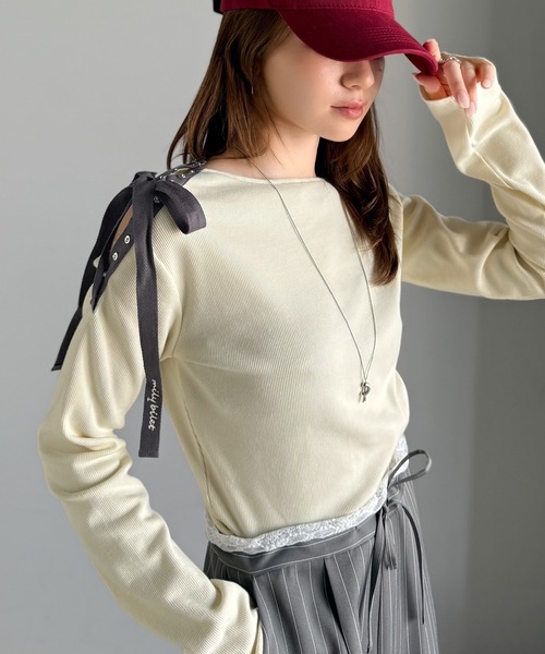 mily bilet(ミウィビレット)の「【mily bilet】甘さを添える大人の肌見せ。肩リボン使いスナップ2WAYワンオフショルカットソー(長袖)(Tシャツ/カットソー・レディース・杢グレー/ブラック/アイボリー/レッド・LARGE/MEDIUM/SMALL/X-LARGE)」の12枚目の写真