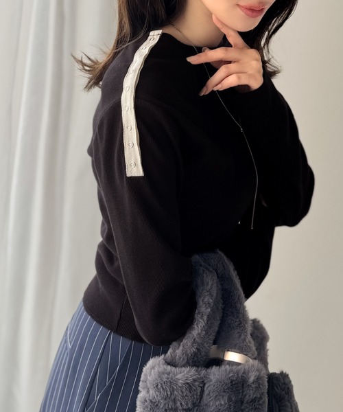 mily bilet(ミウィビレット)の「【mily bilet】甘さを添える大人の肌見せ。肩リボン使いスナップ2WAYワンオフショルカットソー(長袖)(Tシャツ/カットソー・レディース・杢グレー/ブラック/アイボリー/レッド・LARGE/MEDIUM/SMALL/X-LARGE)」の20枚目の写真
