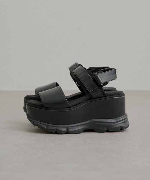 Chico(チコ)の「厚底スポーツアンクルバンドサンダル(サンダル・レディース・ブラック/ホワイト・SMALL/MEDIUM/LARGE)」の15枚目の写真