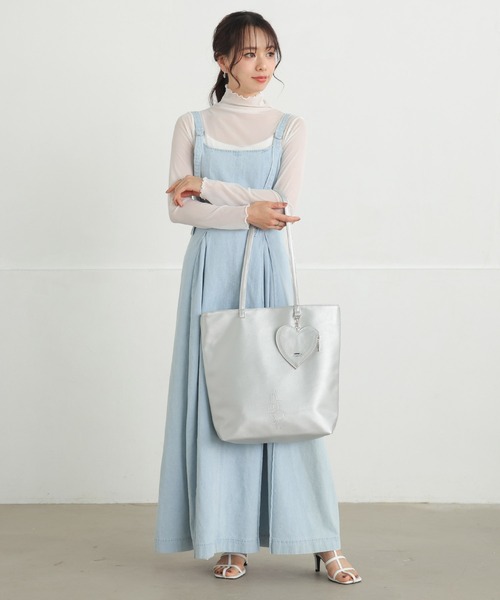 ALTROSE(アルトローズ)の「A4 トートバッグ ハートポーチ付(トートバッグ・レディース・ブラック/アイボリー/グレイッシュベージュ/シルバー・FREE)」の20枚目の写真