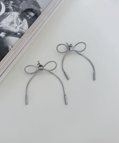 Ada.(エイダ)の「リボン モチーフ ピアス 両耳用(ピアス(両耳用)・レディース・シルバー/ピンクゴールド/ゴールド・FREE)」の1枚目の写真
