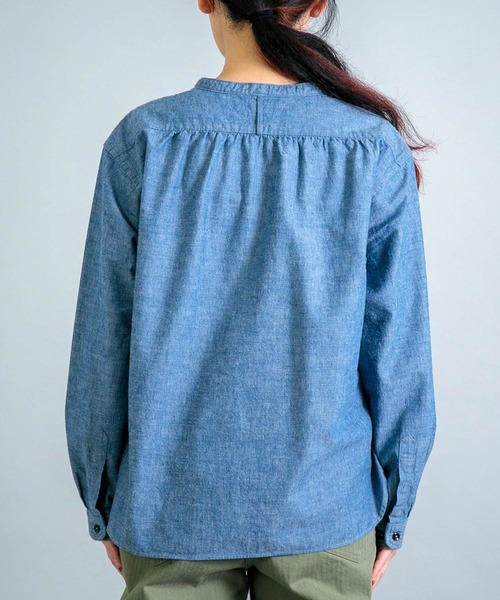 OMNIGOD（オムニゴッド）の「[OMNIGOD womens / オムニゴッド] シャンブレー スタンドカラーシャツ（シャツ/ブラウス・レディース・ネイビー・2/3）」の8枚目の写真