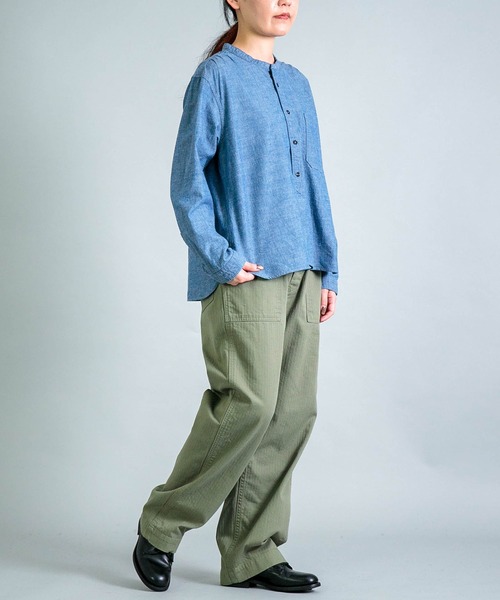 OMNIGOD（オムニゴッド）の「[OMNIGOD womens / オムニゴッド] シャンブレー スタンドカラーシャツ（シャツ/ブラウス・レディース・ネイビー・2/3）」の3枚目の写真