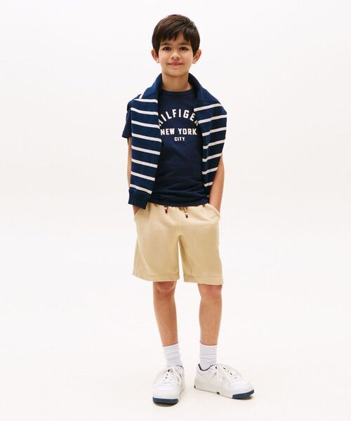 TOMMY HILFIGER（トミーヒルフィガー）の「BOYS カーブドヒルフィガーグラフィックショートスリーブTシャツ（Tシャツ/カットソー・キッズ・ライトグレー/ネイビー・150cm/160cm/130cm/140cm）」の7枚目の写真