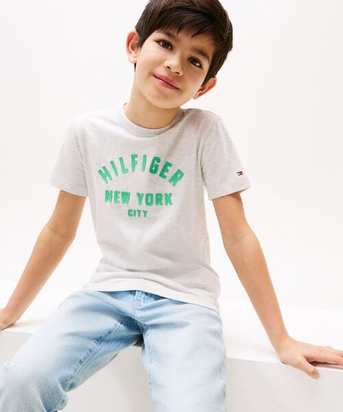 TOMMY HILFIGER（トミーヒルフィガー）の「BOYS カーブドヒルフィガーグラフィックショートスリーブTシャツ（Tシャツ/カットソー・キッズ・ライトグレー/ネイビー・150cm/160cm/130cm/140cm）」の10枚目の写真