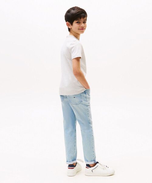 TOMMY HILFIGER（トミーヒルフィガー）の「BOYS カーブドヒルフィガーグラフィックショートスリーブTシャツ（Tシャツ/カットソー・キッズ・ライトグレー/ネイビー・150cm/160cm/130cm/140cm）」の4枚目の写真