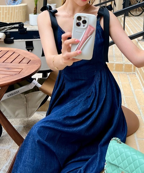 FAVORITO(ファヴォリート)の「肩リボンデザインデニムワンピース(ワンピース・レディース・ブルー・F)」の19枚目の写真