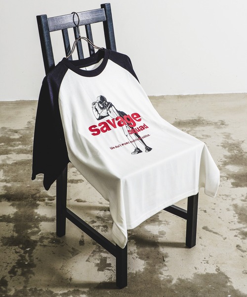 Revo.（レボ）の「ヴィンテージライク レトロアメリカン ガール プリント オーバーサイズTシャツ ラグランスリーブ リンガー（Tシャツ/カットソー・メンズ・ホワイト系その他2/ホワイト系その他4/チャコールグレー/レッド系その他2/グレー系その他/レッド系その他4/ホワイト/ホワイト系その他/ホワイト系その他3/レッド/レッド系その他/レッド系その他3/ネイビー/ブルー系その他・M/L/XL）」の3枚目の写真