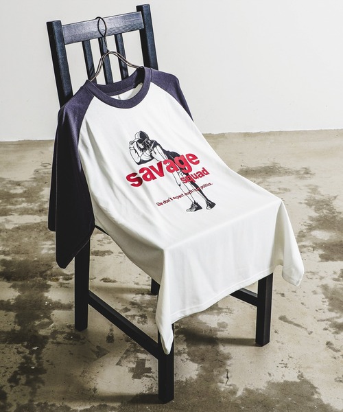 Revo.（レボ）の「ヴィンテージライク レトロアメリカン ガール プリント オーバーサイズTシャツ ラグランスリーブ リンガー（Tシャツ/カットソー・メンズ・ホワイト系その他2/ホワイト系その他4/チャコールグレー/レッド系その他2/グレー系その他/レッド系その他4/ホワイト/ホワイト系その他/ホワイト系その他3/レッド/レッド系その他/レッド系その他3/ネイビー/ブルー系その他・M/L/XL）」の7枚目の写真