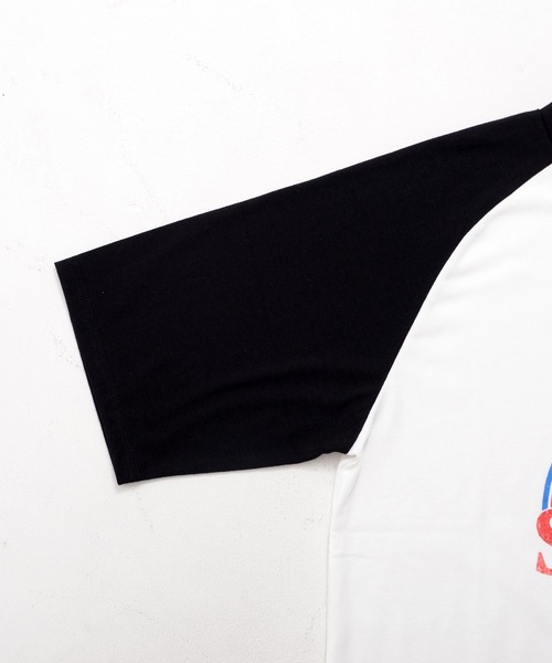 Revo.（レボ）の「ヴィンテージライク レトロアメリカン ガール プリント オーバーサイズTシャツ ラグランスリーブ リンガー（Tシャツ/カットソー・メンズ・ホワイト系その他2/ホワイト系その他4/チャコールグレー/レッド系その他2/グレー系その他/レッド系その他4/ホワイト/ホワイト系その他/ホワイト系その他3/レッド/レッド系その他/レッド系その他3/ネイビー/ブルー系その他・M/L/XL）」の22枚目の写真