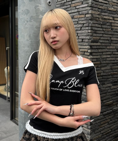 Lae(レイ)の「ワンショルダーユニフォームTシャツ(Tシャツ/カットソー・レディース・ブラック/グレー・SMALL/MEDIUM/LARGE)」の3枚目の写真