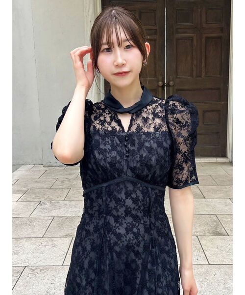 dazzlin（ダズリン）の「ネックツイスト刺繍レースドレス（ドレス・レディース・ラベンダー/ブラック/アイボリー・MEDIUM/SMALL）」の7枚目の写真