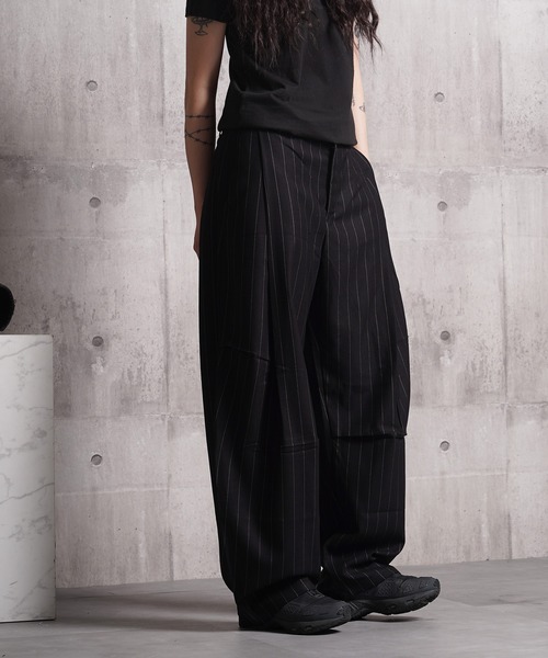 BIG CITY MARKET(ビッグシティマーケット)の「【D-LAND】ディープタック ストライプ ワイドカーブ スラックス / Deep-tuck striped wide-leg slacks(スラックス・メンズ・ブラック・L/M)」の8枚目の写真