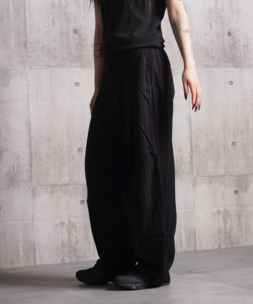 BIG CITY MARKET(ビッグシティマーケット)の「【D-LAND】ディープタック ストライプ ワイドカーブ スラックス / Deep-tuck striped wide-leg slacks(スラックス・メンズ・ブラック・L/M)」の6枚目の写真