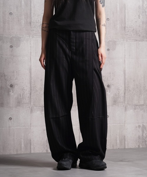 BIG CITY MARKET(ビッグシティマーケット)の「【D-LAND】ディープタック ストライプ ワイドカーブ スラックス / Deep-tuck striped wide-leg slacks(スラックス・メンズ・ブラック・L/M)」の5枚目の写真