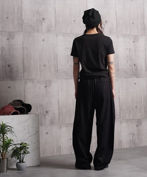BIG CITY MARKET(ビッグシティマーケット)の「【D-LAND】ディープタック ストライプ ワイドカーブ スラックス / Deep-tuck striped wide-leg slacks(スラックス・メンズ・ブラック・L/M)」の3枚目の写真