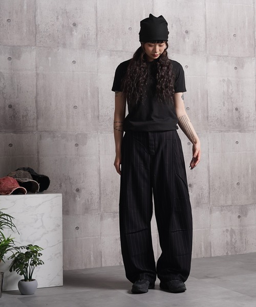 BIG CITY MARKET(ビッグシティマーケット)の「【D-LAND】ディープタック ストライプ ワイドカーブ スラックス / Deep-tuck striped wide-leg slacks(スラックス・メンズ・ブラック・L/M)」の9枚目の写真