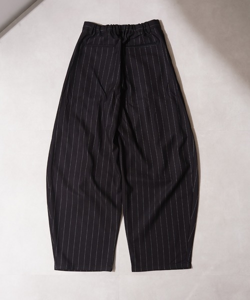 BIG CITY MARKET(ビッグシティマーケット)の「【D-LAND】ディープタック ストライプ ワイドカーブ スラックス / Deep-tuck striped wide-leg slacks(スラックス・メンズ・ブラック・L/M)」の11枚目の写真