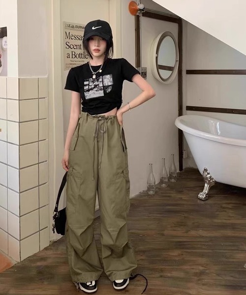 shopnikoniko(ショップニコニコ)の「プリントTシャツ 半袖 ショート丈 フォトプリント 韓国 y2k クロップド丈 モノクロプリント Tシャツ(Tシャツ/カットソー・レディース・ブラック・フリー)」の9枚目の写真