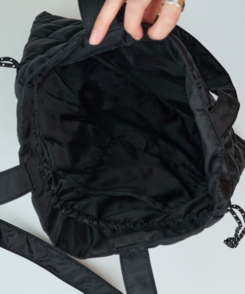 FREAK'S STORE（フリークスストア）の「限定展開 Columbia × FREAK'S STORE/コロンビア 別注 キルティング ハンド 巾着 バッグ（ハンドバッグ・レディース・ベージュ/ブラック/オリーブ・ONE SIZE）」の9枚目の写真