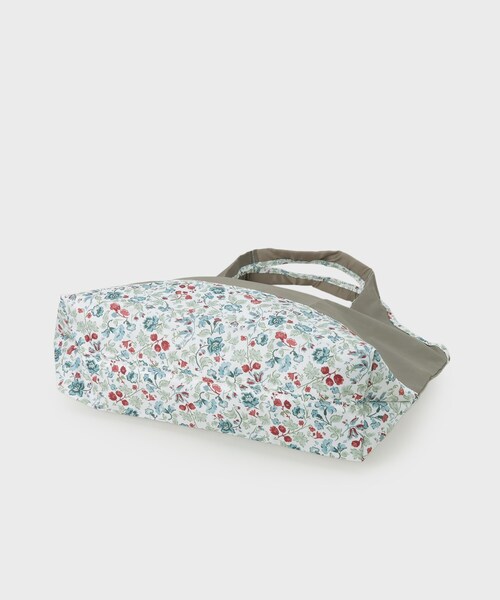LAURA ASHLEY(ローラアシュレイ)の「【撥水加工】ロサ サンクタ柄 マーケット トートM&ポーチ(エコバッグ/サブバッグ・レディース・アイボリー系/ピンク系その他/ブルー系5・00)」の10枚目の写真