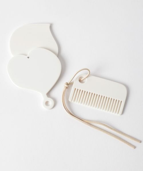 JEANASIS（ジーナシス）の「ハートミラー&クシSET/577849（手鏡/メイクミラー・レディース・ホワイト/ブラック・FREE）」の4枚目の写真