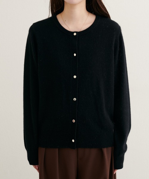 natural couture(ナチュラルクチュール)の「【ZOZO限定】クルーネックカーディガン(カーディガン/ボレロ・レディース・オフホワイト/グレー/ピンク系その他/サックスブルー/ブラック/モカ・FREE)」の17枚目の写真