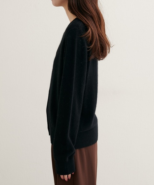 natural couture(ナチュラルクチュール)の「【ZOZO限定】クルーネックカーディガン(カーディガン/ボレロ・レディース・オフホワイト/グレー/ピンク系その他/サックスブルー/ブラック/モカ・FREE)」の18枚目の写真
