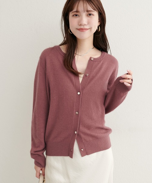 natural couture(ナチュラルクチュール)の「【ZOZO限定】クルーネックカーディガン(カーディガン/ボレロ・レディース・オフホワイト/グレー/ピンク系その他/サックスブルー/ブラック/モカ・FREE)」の8枚目の写真