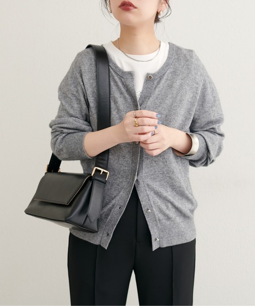 natural couture(ナチュラルクチュール)の「【ZOZO限定】クルーネックカーディガン(カーディガン/ボレロ・レディース・オフホワイト/グレー/ピンク系その他/サックスブルー/ブラック/モカ・FREE)」の11枚目の写真