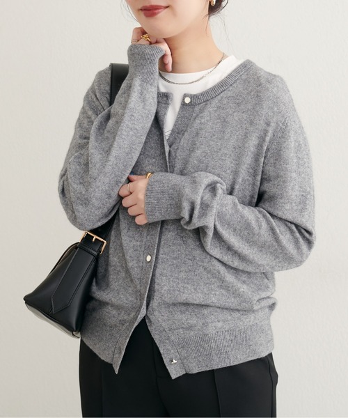 natural couture(ナチュラルクチュール)の「【ZOZO限定】クルーネックカーディガン(カーディガン/ボレロ・レディース・オフホワイト/グレー/ピンク系その他/サックスブルー/ブラック/モカ・FREE)」の12枚目の写真
