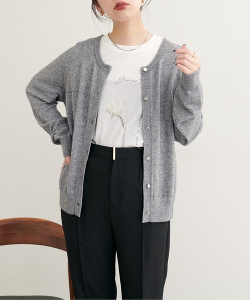 natural couture(ナチュラルクチュール)の「【ZOZO限定】クルーネックカーディガン(カーディガン/ボレロ・レディース・オフホワイト/グレー/ピンク系その他/サックスブルー/ブラック/モカ・FREE)」の16枚目の写真