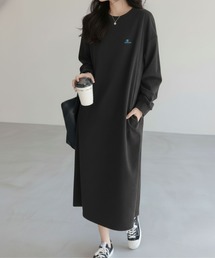 Mac-House（マックハウス）の「Champion／チャンピオン スウェットワンピース ワンポイントロゴ 裏毛 リラックスフィット 8分丈 ワンピース（ワンピース）」