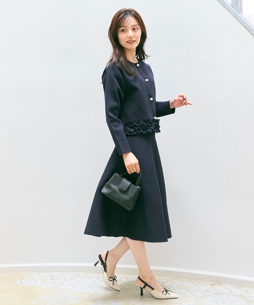 Feroux(フェルゥ)の「フリル ニット セットアップ(セットアップ・レディース・ダークブラウン系/ライトグレー系/ネイビー系・F)」の5枚目の写真