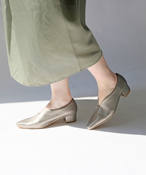 RiiiKa（リーカ）の「【RiiiKa/リーカ】Ｖカットスクエアトゥパンプス（パンプス・レディース・カーキ/ブラック/ガンメタ・S/M/L/LL）」の3枚目の写真