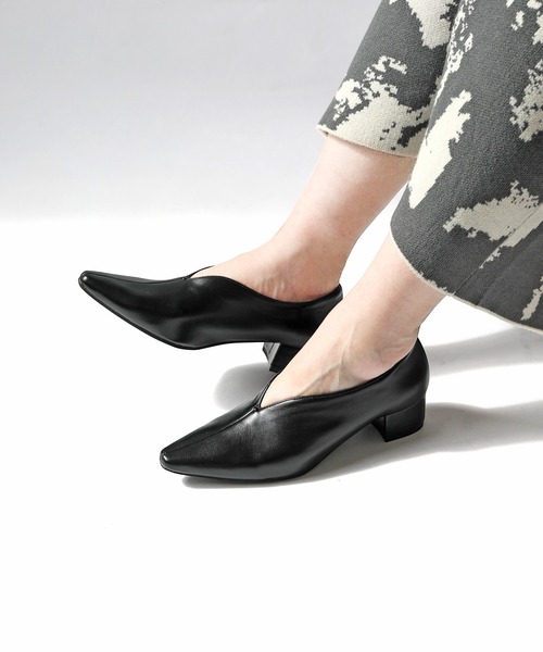 RiiiKa（リーカ）の「【RiiiKa/リーカ】Ｖカットスクエアトゥパンプス（パンプス・レディース・カーキ/ブラック/ガンメタ・S/M/L/LL）」の2枚目の写真