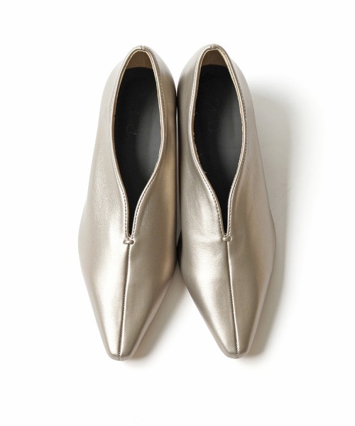 RiiiKa（リーカ）の「【RiiiKa/リーカ】Ｖカットスクエアトゥパンプス（パンプス・レディース・カーキ/ブラック/ガンメタ・S/M/L/LL）」の18枚目の写真