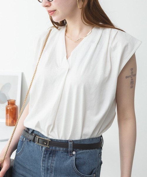 RCD(アールシーディー)の「ブラウス風タックスキッパー フレンチ袖Tシャツ(Tシャツ/カットソー・レディース・ブラック/グレイッシュベージュ/チャコールグレー/ホワイト・LL~3L/4L~5L/M-L)」の7枚目の写真